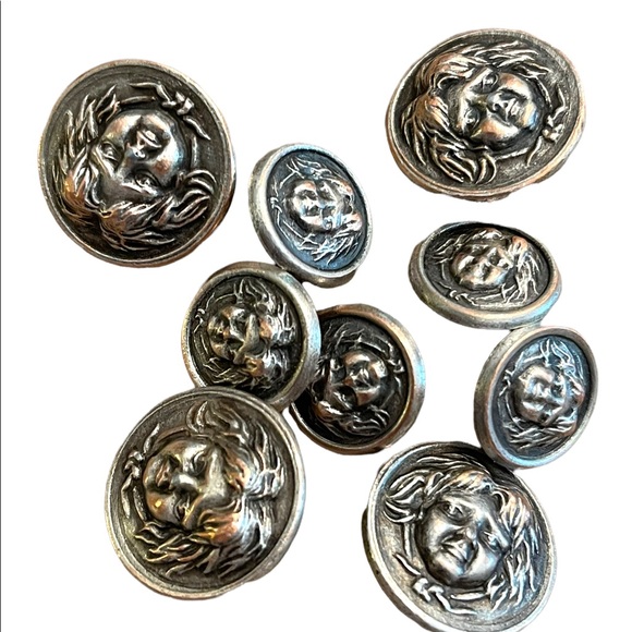 Vintage metal buttons gothic haunted face peasant women Medusa silver mix 1960s - Picture 4 of 12